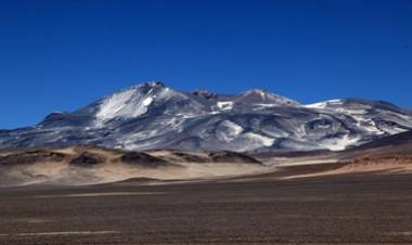 CATAMARCA : MONTAÑISTA CORDOBÉS SE DESCOMPUSO Y MURIÓ EN EL VOLCÁN OJOS DEL SALADO.