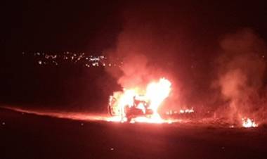 MINA CLAVERO :  INCENDIO DE UN AUTOMOVIL, SOLO PERDIDAS MATERIALES.