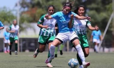 DOS GOLES DE LA DOLORENSE FLORENCIA CEBALLOS EN LA GOLEADA DE BELGRANO FRENTE A CANNING POR 6 A 0 .