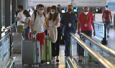 Aumento de casos de Covid : Brasil vuelve a imponer el uso de barbijos en aeropuertos y aviones.