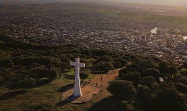 Niña está en grave estado tras caerse y golpearse en el Cerro de la Cruz de Villa Carlos Paz, Córdoba.