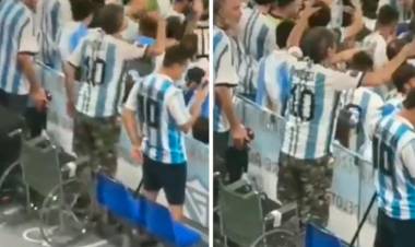Milagro Mundial :  Fue a la cancha en silla de ruedas pero se paró para festejar el triunfo de Argentina.