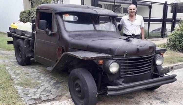 UN LEGENDARIO RASTROJERO DESAFÍA EL PASO DEL TIEMPO Y CIRCULA TODOS LOS DÍAS POR EL GRAN BUENOS AIRES.