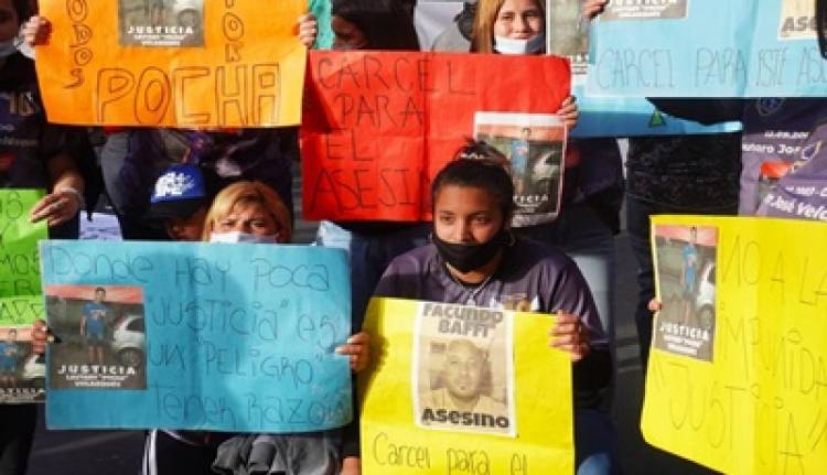 CÓRDOBA : MASIVA MARCHA CONTRA EL "GATILLO FÁCIL" Y LA IMPUNIDAD ESTATAL.