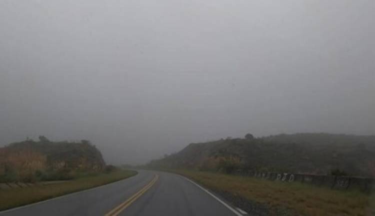 ESTARIA GRAVE UNO DE LOS OCUPANTES DEL AUTO QUE DESBARRANCÓ 50 METROS EN LAS ALTAS CUMBRES.