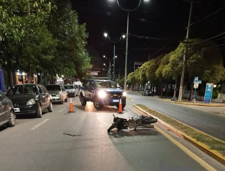 Mina Clavero : Se les cruzó un perro y cayeron hermanos de su moto. La mujer fue trasladada a Córdoba Capital.