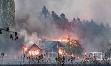 INCENDIOS EN CHUBUT : HAY AL MENOS 15 PERSONAS DESAPARECIDAS Y DECLARAN EL "ESTADO DE DESASTRE ÍGNEO",EN LA COMARCA ANDINA.