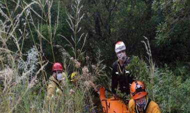  RESCATARON A UN MOTOCICLISTA QUE CAYÓ AL PRECIPICIO ,CAMINO AL FILO,EN LA VILLA DE MERLO.