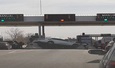 ACCIDENTE EN CÓRDOBA : CHOQUE EN CADENA TERMINÓ IMPACTANDO CONTRA CABINA DE PEAJE.