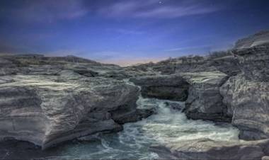   MINA CLAVERO : LOS ELEFANTES UNO DE LOS IMPONENTES PARAJES  QUE RECORRE EL RÍO DE LOS SAUCES EN TRASLASIERRA.