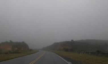 ESTARIA GRAVE UNO DE LOS OCUPANTES DEL AUTO QUE DESBARRANCÓ 50 METROS EN LAS ALTAS CUMBRES.