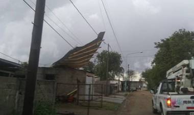 TORMENTA GENERÓ VOLADURA DE TECHOS Y CAÍDA DE ÁRBOLES EN CORONEL MOLDES, CÓRDOBA.