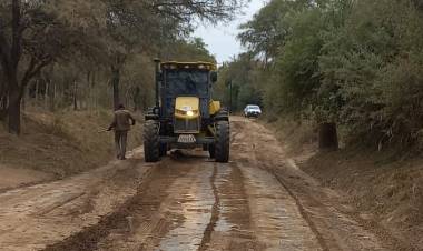 VILLA DE LAS ROSAS : SE TRABAJA EN EL CAMINO A BARRANCA DE LOS LOROS, EN EL SECTOR EL SALADO.