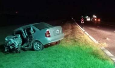 Un hombre murió en un choque en la autopista Santa Fe-Rosario tras cruzarse de carril.