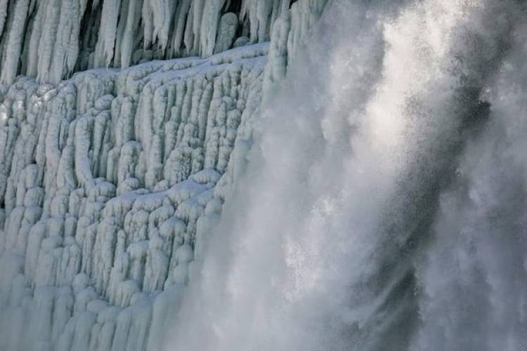  CATARATAS DEL NIAGARA,PARCIALMENTE CONGELADAS. MIRA GALERÍA DE IMÁGENES.