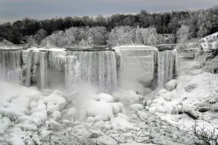  CATARATAS DEL NIAGARA,PARCIALMENTE CONGELADAS. MIRA GALERÍA DE IMÁGENES.