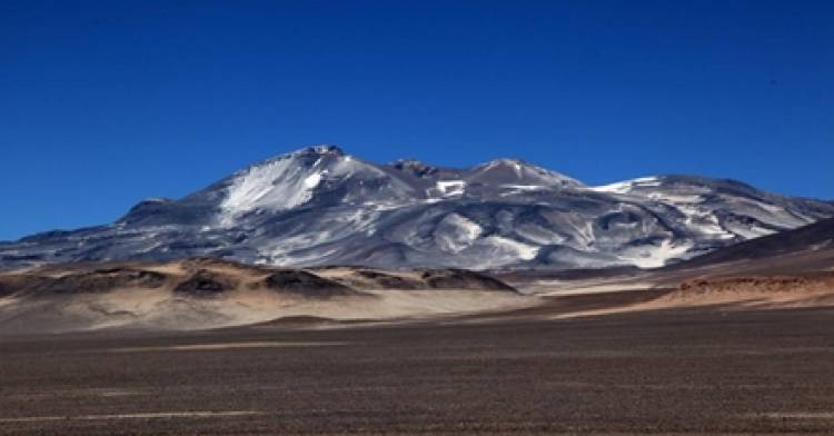 CATAMARCA : MONTAÑISTA CORDOBÉS SE DESCOMPUSO Y MURIÓ EN EL VOLCÁN OJOS DEL SALADO.