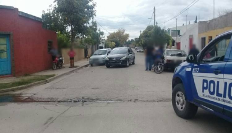 VILLA SARMIENTO : ACCIDENTE ENTRE AUTOMÓVIL Y MOTO, CON LESIONES.