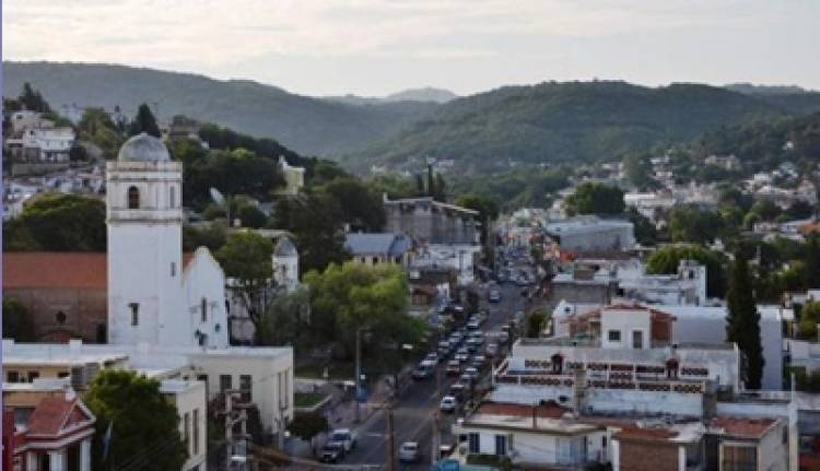 PADRES DENUNCIARON A UN DOCENTE POR VIOLENCIA VERBAL EN UNA ESCUELA DE CÓRDOBA.