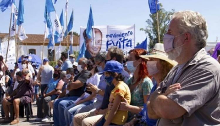 EL MOVIMIENTO EVITA Y OTRAS ORGANIZACIONES SUSPENDEN LA MARCHA PREVISTA PARA LA TARDE. A PEDIDO DEL PRESIDENTE.