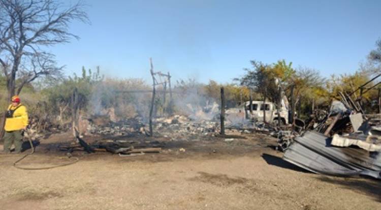 CRUZ DE CAÑA, LA PAZ : PERSONA FALLECIDA TRAS SUFRIR UN INCENDIO EN SU VIVIENDA.