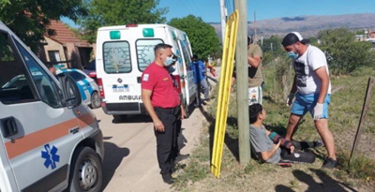 VILLA CURA BROCHERO : CHOCAN DOS MOTOCICLETAS, AMBOS CONDUCTORES, SOLO CON HERIDAS LEVES.