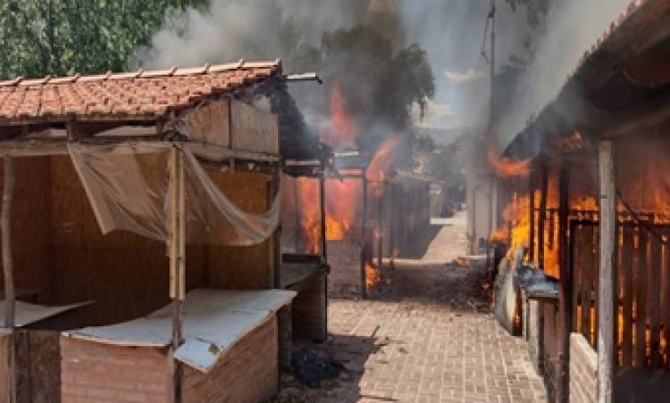 MINA CLAVERO : INCENDIO EN FERIA DE ARTESANOS.