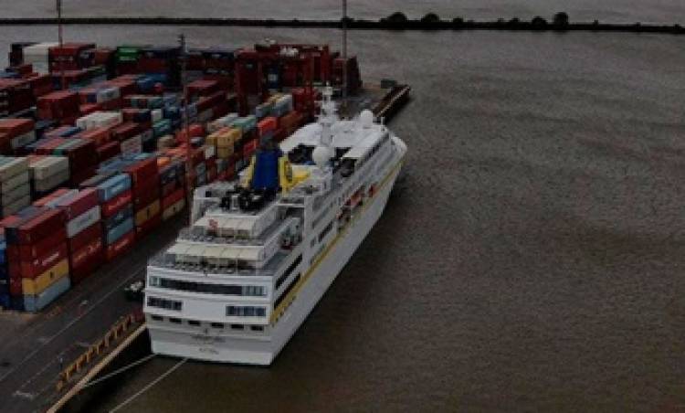 ARGENTINA : CONTROVERSIA POR EL ARRIBO DE UN CRUCERO DESDE ÁFRICA.