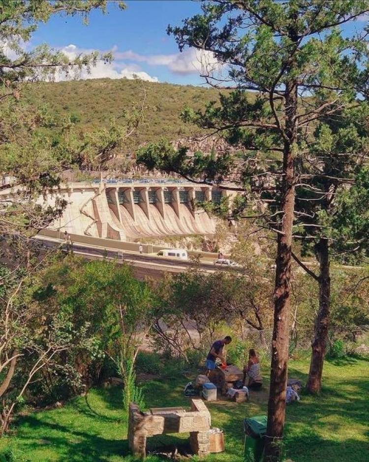 EL COMPLEJO TURÍSTICO LA VIÑA, CONSTITUYE UNA IMPORTANTE OPCIÓN DE VISITA DURANTE TODO EL AÑO, EN TRASLASIERRA.