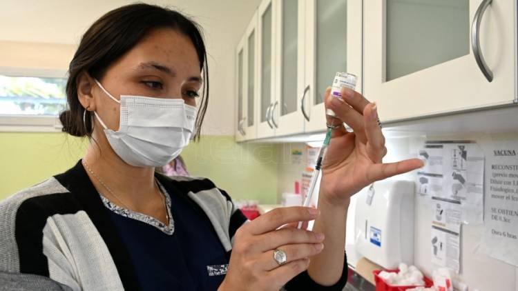 COVID-19 : REPORTARON 27.154 NUEVOS CASOS EN EL PAÍS, 5,7% MÁS QUE LA SEMANA PASADA.
