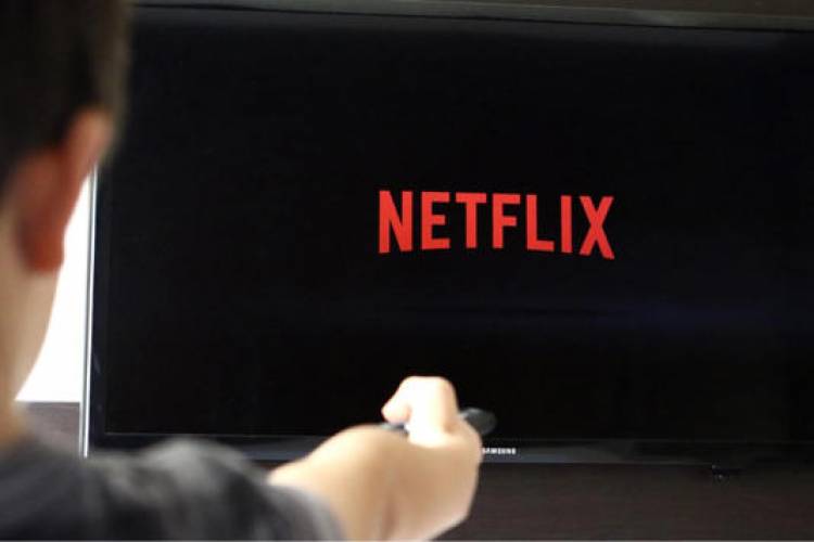 YA RIGE LA PROHIBICIÓN PARA COMPARTIR CUENTAS EN NETFLIX : A CUÁNTO AUMENTÓ LA SUSCRIPCIÓN.