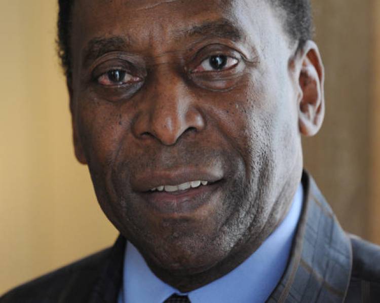 Pelé, hospitalizado de manera inesperada en São Paulo, Brasil.