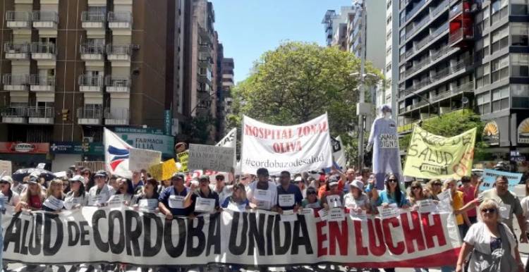 Córdoba : El aumento por decreto no desactivó el conflicto de los trabajadores de la salud.